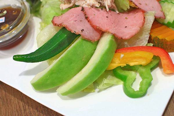 【新莊美食】不只是沙拉-不用百元的義式料理親子餐廳