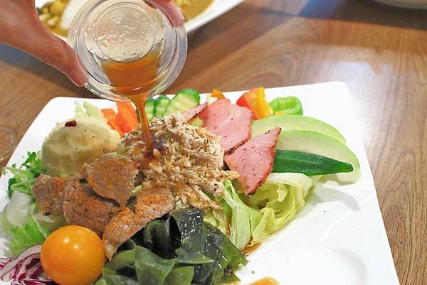 【新莊美食】不只是沙拉-不用百元的義式料理親子餐廳