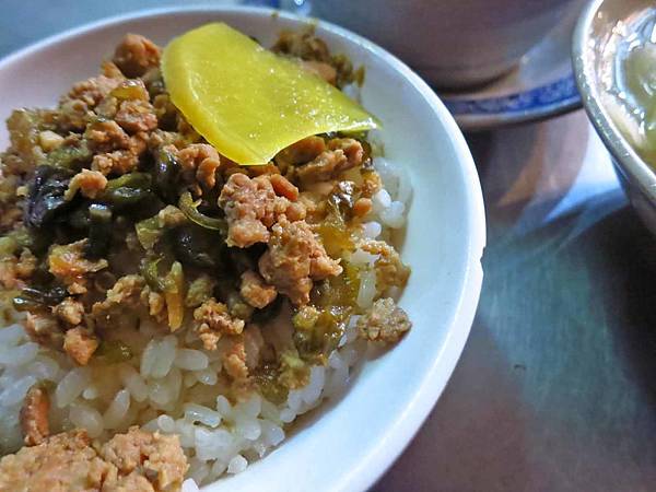 【台北美食】曉迪筒仔米糕-湯頭鮮美可口的排骨酥湯