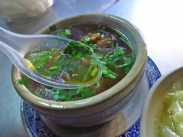 【台北美食】曉迪筒仔米糕-湯頭鮮美可口的排骨酥湯
