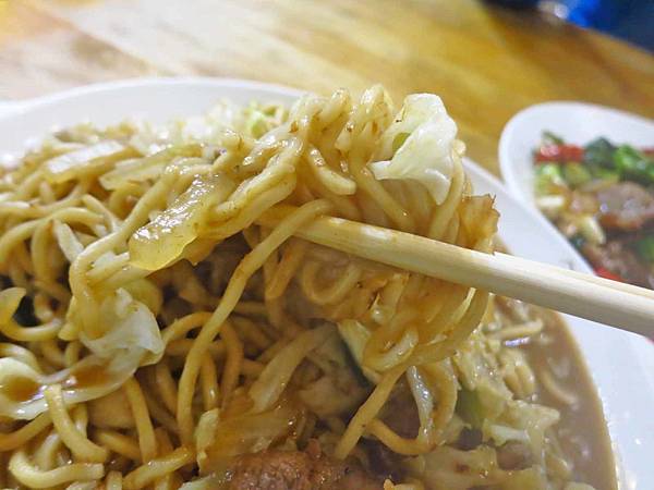 【蘆洲美食】無名炒麵店-份量極大的熱炒炒麵店