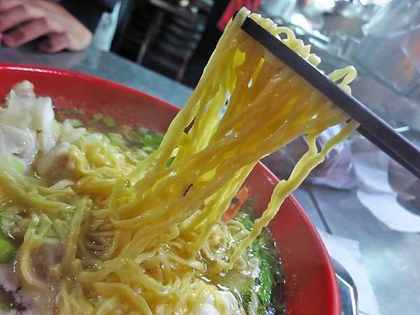 【台北美食】康師傅海鮮什錦麵疙瘩-便宜又大碗美味的什錦麵