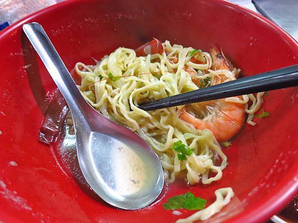 【台北美食】康師傅海鮮什錦麵疙瘩-便宜又大碗美味的什錦麵