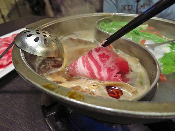 【台北美食】九寨十鍋-鍋底無限加的美味麻辣火鍋