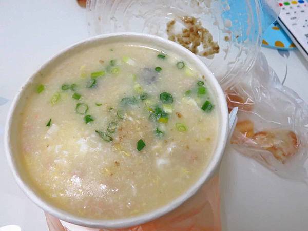 【蘆洲美食】信義路無名廣東粥-美味又便宜的廣東粥 【蘆洲美食】信義路無名廣東粥-美味又便宜的廣東粥