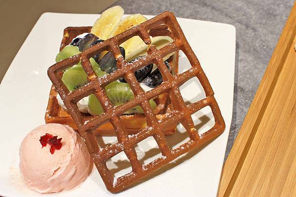 【台北美食】ICE+ 艾司加冰屋-不同於一般，綿密細緻的雪花冰