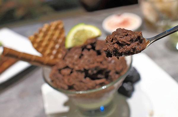 【台北美食】ICE+ 艾司加冰屋-不同於一般，綿密細緻的雪花冰