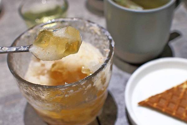 【台北美食】ICE+ 艾司加冰屋-不同於一般，綿密細緻的雪花冰