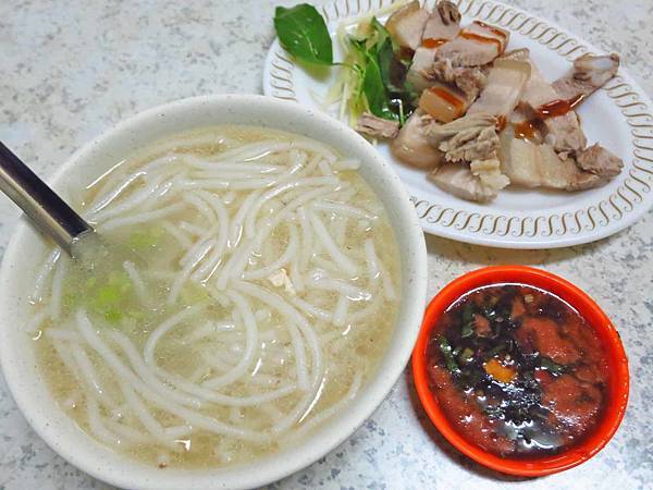 【三重美食】游記米粉湯-低調不顯眼的超強美食 【三重美食】游記米粉湯-低調不顯眼的超強美食