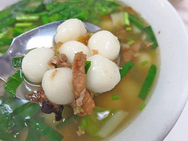 【新竹美食】榮記客家湯圓-用餐時間大排長龍的小吃店 【新竹美食】榮記客家湯圓-用餐時間大排長龍的小吃店