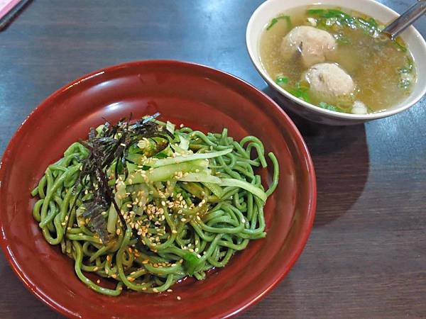 【台北美食】何家大碗公涼麵-別的地方吃不到的綠藻涼麵