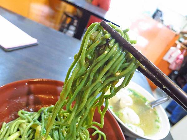 【台北美食】何家大碗公涼麵-別的地方吃不到的綠藻涼麵
