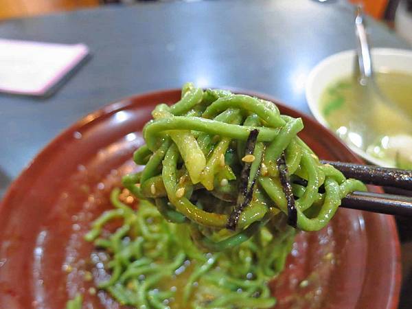 【台北美食】何家大碗公涼麵-別的地方吃不到的綠藻涼麵