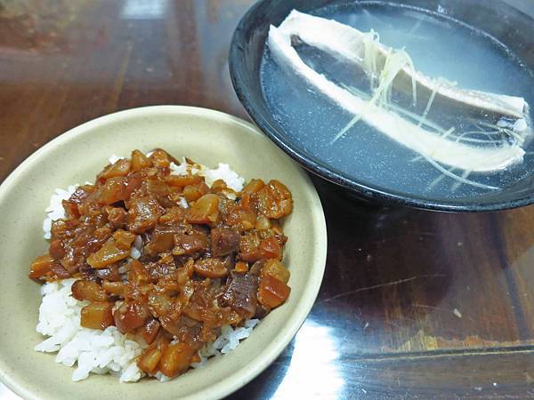 【台北美食】台南虱目魚粥-迪化街裡的超人氣虱目魚料理店 【台北美食】台南虱目魚粥-迪化街裡的超人氣虱目魚料理店