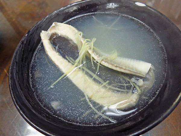 【台北美食】台南虱目魚粥-迪化街裡的超人氣虱目魚料理店 【台北美食】台南虱目魚粥-迪化街裡的超人氣虱目魚料理店