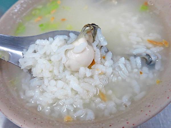 【台中美食】蚵仔粥-鮮美可口的蚵仔粥