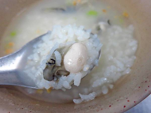 【台中美食】蚵仔粥-鮮美可口的蚵仔粥