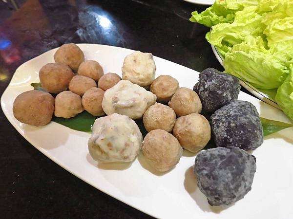 【台北美食】老四川麻辣火鍋-鴨血豆腐無限量麻辣火鍋店