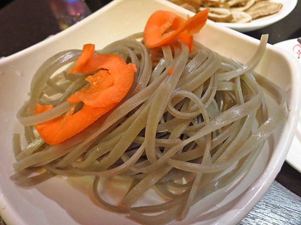 【台北美食】老四川麻辣火鍋-鴨血豆腐無限量麻辣火鍋店