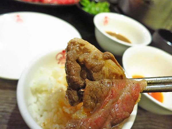 【台北美食】老四川麻辣火鍋-鴨血豆腐無限量麻辣火鍋店