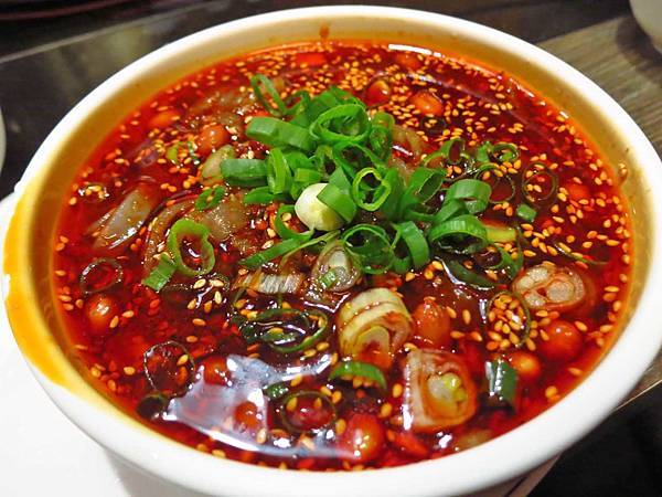 【台北美食】老四川麻辣火鍋-鴨血豆腐無限量麻辣火鍋店