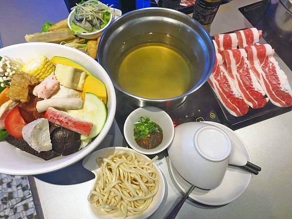 【台北美食】星光百分百火鍋-隱身在大樓裡的美味火鍋店 【台北美食】星光百分百火鍋-隱身在大樓裡的美味火鍋店