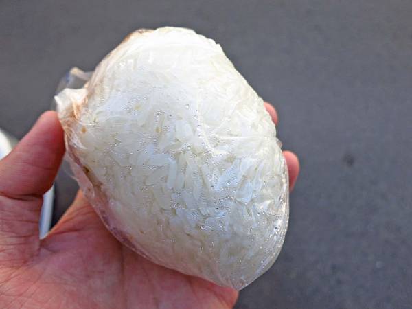 【台中美食】日棧鹹蛋飯糰-台中人極力推薦超強排隊飯糰店