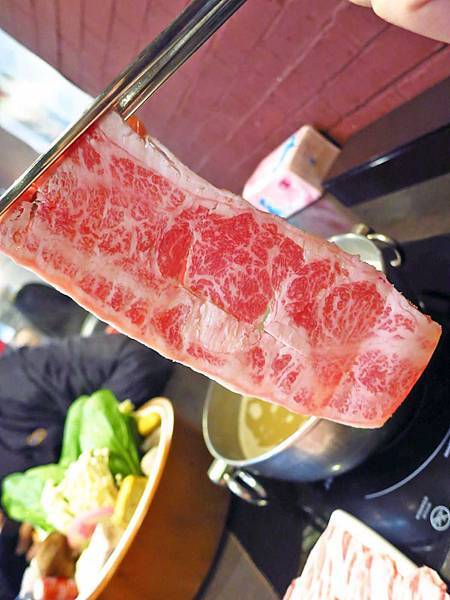 【蘆洲美食】正官木桶涮涮鍋-巨無霸份量的和牛火鍋店