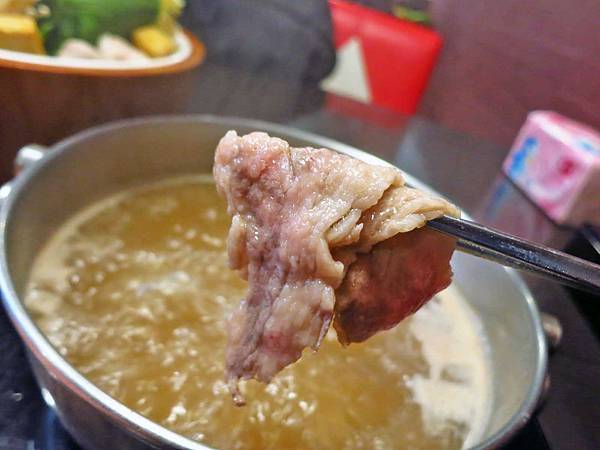 【蘆洲美食】正官木桶涮涮鍋-巨無霸份量的和牛火鍋店