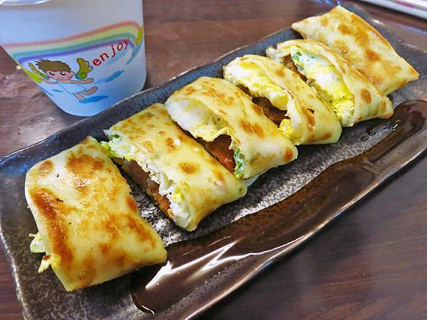 【蘆洲美食】巧香早餐店-美味又便宜的手工蛋餅 【蘆洲美食】巧香早餐店-美味又便宜的手工蛋餅