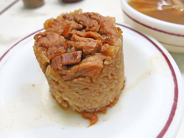 【台中美食】味泉米糕-忠孝夜市裡的超人氣小吃店