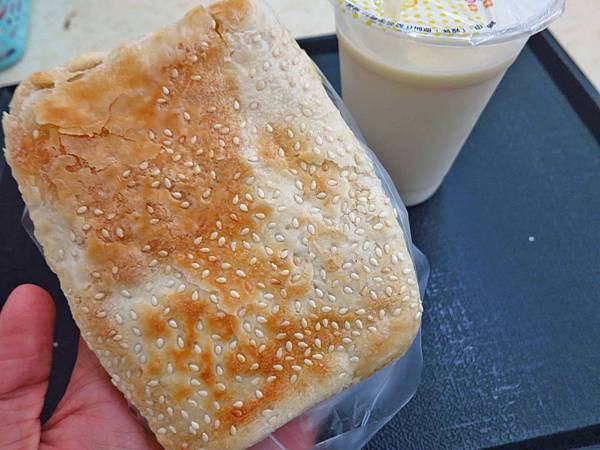 【台北美食】世紀豆漿大王-帶有焦香味的豆漿 【台北美食】世紀豆漿大王-帶有焦香味的豆漿