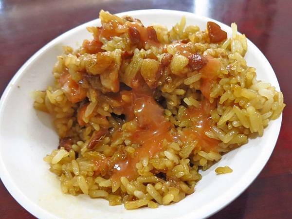 【三重美食】三重老牌油飯四神湯-不少在地人推薦的油飯店