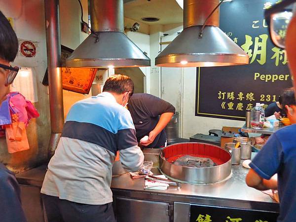 【台北美食】福州世祖胡椒餅-台北車站附近的超人氣胡椒餅