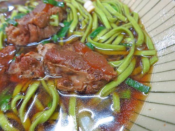 【板橋美食】祥發養生蔬菜排骨麵食館-入口即化的排骨麵