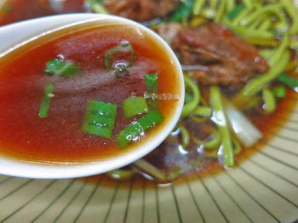 【板橋美食】祥發養生蔬菜排骨麵食館-入口即化的排骨麵