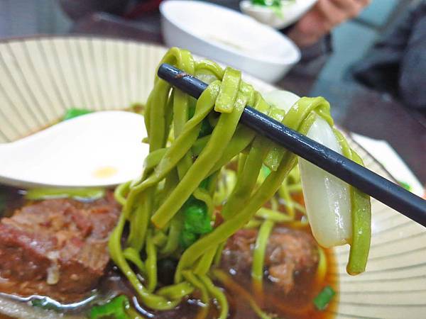 【板橋美食】祥發養生蔬菜排骨麵食館-入口即化的排骨麵