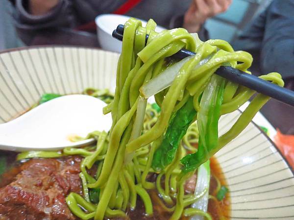 【板橋美食】祥發養生蔬菜排骨麵食館-入口即化的排骨麵