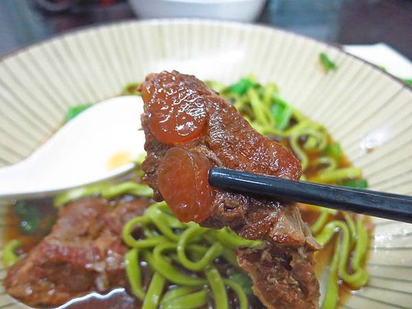 【板橋美食】祥發養生蔬菜排骨麵食館-入口即化的排骨麵