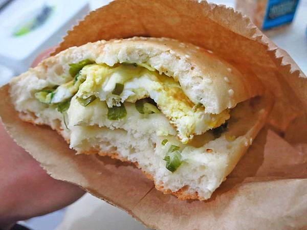 【蘆洲美食】兄弟燒餅-香噴噴炭火烤的美味燒餅