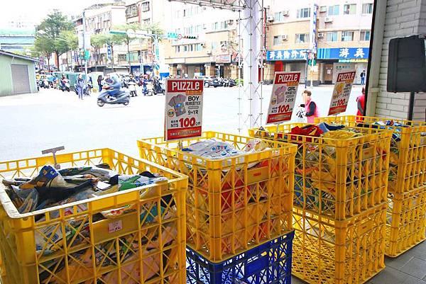 【絕版超低價，２件只要１００元起！】全台灣最大的原廠授權童裝特賣會超低價！新品全面２件１００元起！硬是比外面便宜２００元以上！多種卡通人物任你挑-PUZZLE拍手國際