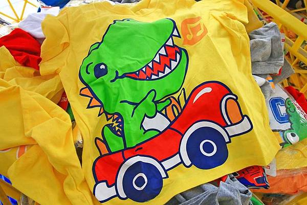 【絕版超低價，２件只要１００元起！】全台灣最大的原廠授權童裝特賣會超低價！新品全面２件１００元起！硬是比外面便宜２００元以上！多種卡通人物任你挑-PUZZLE拍手國際