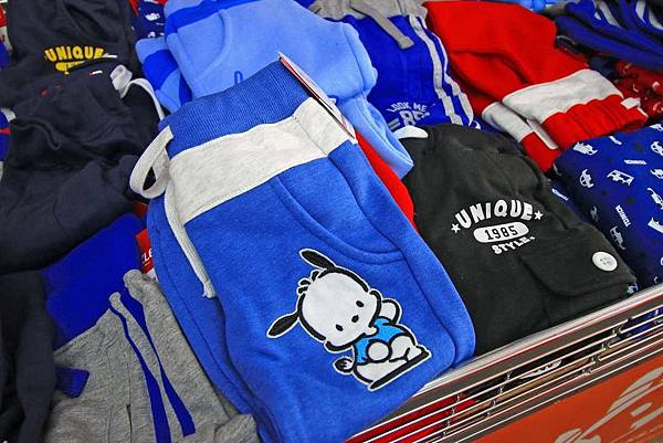 【絕版超低價，２件只要１００元起！】全台灣最大的原廠授權童裝特賣會超低價！新品全面２件１００元起！硬是比外面便宜２００元以上！多種卡通人物任你挑-PUZZLE拍手國際