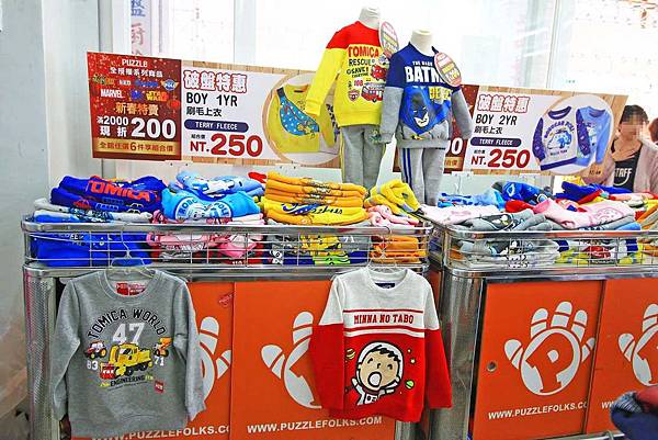 【絕版超低價，２件只要１００元起！】全台灣最大的原廠授權童裝特賣會超低價！新品全面２件１００元起！硬是比外面便宜２００元以上！多種卡通人物任你挑-PUZZLE拍手國際