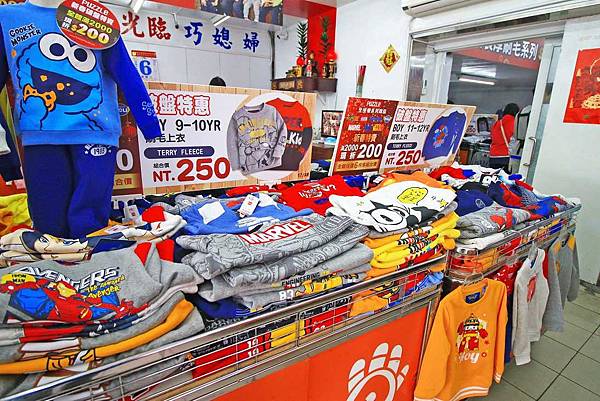 【絕版超低價，２件只要１００元起！】全台灣最大的原廠授權童裝特賣會超低價！新品全面２件１００元起！硬是比外面便宜２００元以上！多種卡通人物任你挑-PUZZLE拍手國際