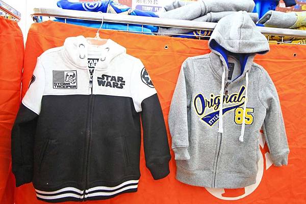 【絕版超低價，２件只要１００元起！】全台灣最大的原廠授權童裝特賣會超低價！新品全面２件１００元起！硬是比外面便宜２００元以上！多種卡通人物任你挑-PUZZLE拍手國際