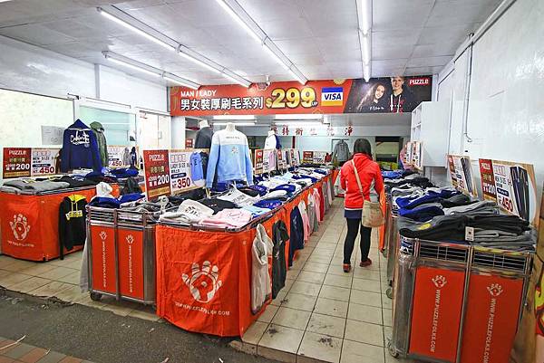 【絕版超低價，２件只要１００元起！】全台灣最大的原廠授權童裝特賣會超低價！新品全面２件１００元起！硬是比外面便宜２００元以上！多種卡通人物任你挑-PUZZLE拍手國際