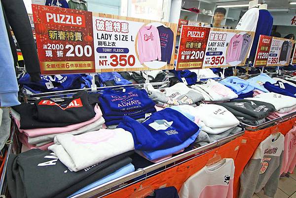 【絕版超低價，２件只要１００元起！】全台灣最大的原廠授權童裝特賣會超低價！新品全面２件１００元起！硬是比外面便宜２００元以上！多種卡通人物任你挑-PUZZLE拍手國際