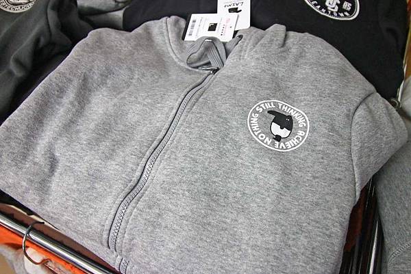 【絕版超低價，２件只要１００元起！】全台灣最大的原廠授權童裝特賣會超低價！新品全面２件１００元起！硬是比外面便宜２００元以上！多種卡通人物任你挑-PUZZLE拍手國際