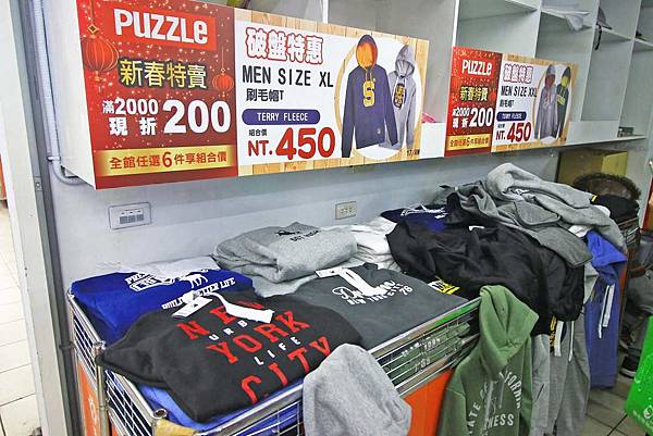 【絕版超低價，２件只要１００元起！】全台灣最大的原廠授權童裝特賣會超低價！新品全面２件１００元起！硬是比外面便宜２００元以上！多種卡通人物任你挑-PUZZLE拍手國際